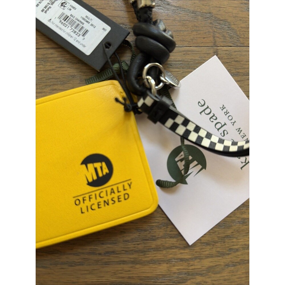 Kate Spade new york Charmed NYC Metro Card Bag Charm Fob Earbuds Key Leash NWT - Picture 4 of 5